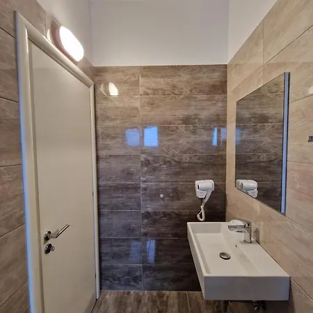 Hotel Queen Margaret Seaside Ksamil