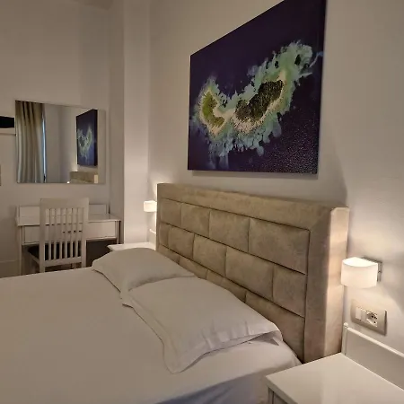 Queen Margaret Seaside Hotel