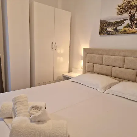 Queen Margaret Seaside Hotel Ksamil