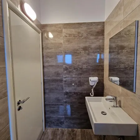 Queen Margaret Seaside Hotel