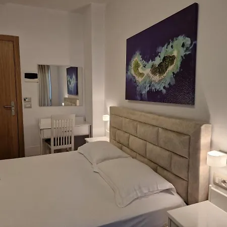 Queen Margaret Seaside Hotel Ksamil