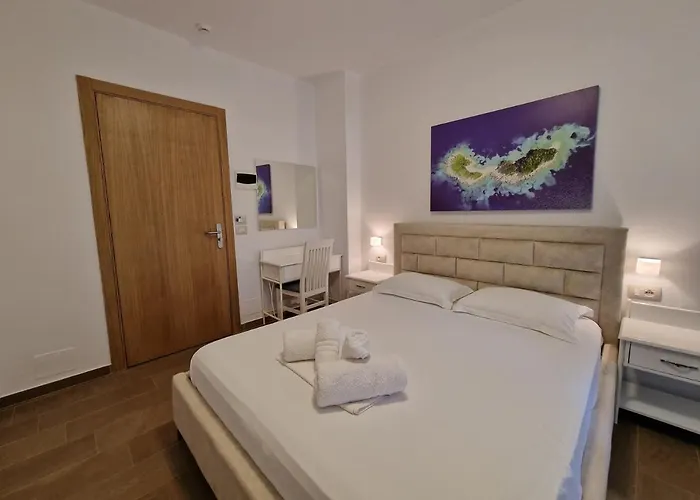 Queen Margaret Seaside Hotel Ksamil