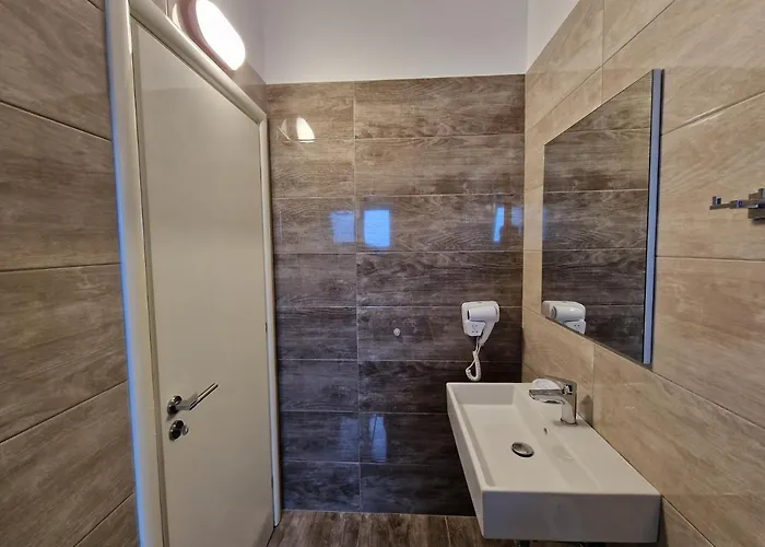 Queen Margaret Seaside Hotel