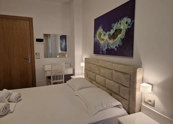 Queen Margaret Seaside Hotel Ksamil